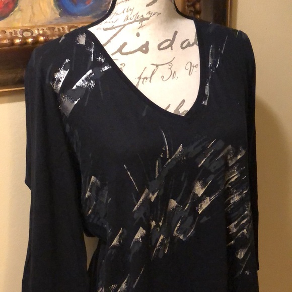 Elie Tahari metallic painted front, long sleeve v-neck cotton top - Picture 2 of 10